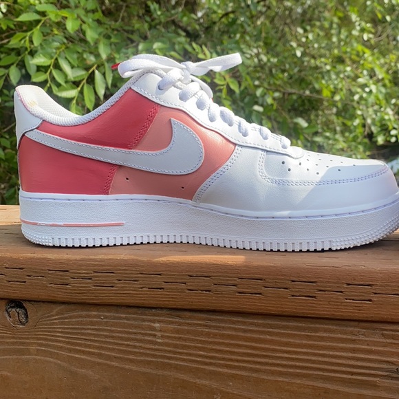 SIZE 9.5 men’s / 11 women’s NIKE AIR FORCE 1’s - Picture 7 of 9